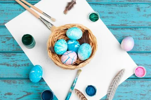 Process of painting Easter eggs. Preparing for Easter. Foto stock