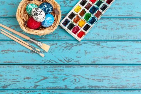 Process of painting Easter eggs. Preparing for Easter. Foto stock