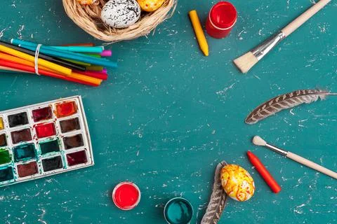 Process of painting Easter eggs. Preparing for Easter. Foto stock