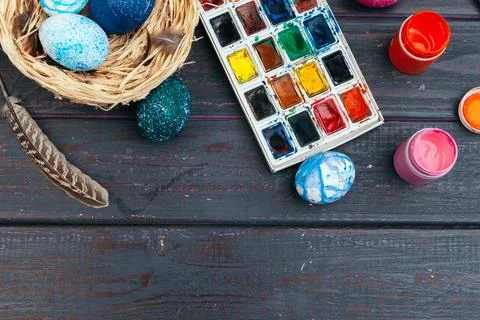 Process of painting Easter eggs. Preparing for Easter. Foto stock