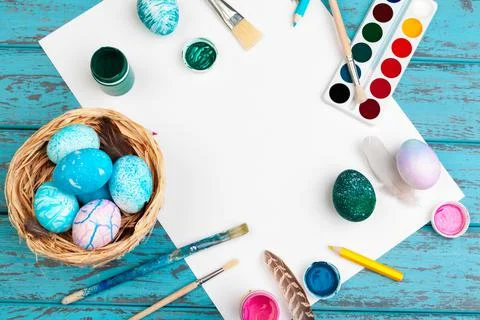 Process of painting Easter eggs. Preparing for Easter. Foto stock