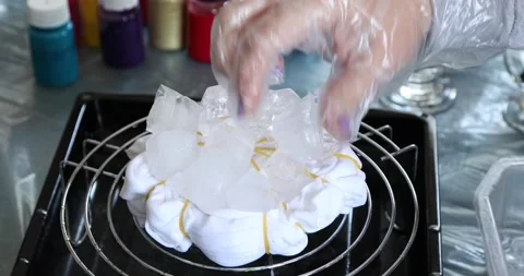 The process of painting in the style of ice dye to t-shirt 1 Stock-Footage 143809154