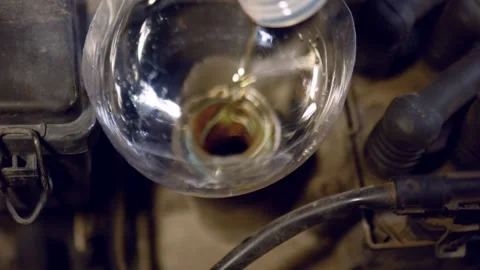 The process of pouring engine oil into a car crankcase at a car service center. 스톡 동영상 262656709