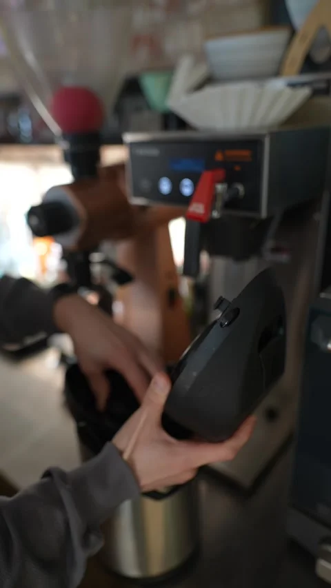 The process of pouring hot tea from the thermos at the dining venue. Stock Footage 257031570