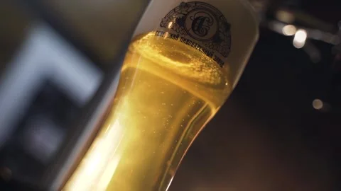 Process of pouring light beer Video stock 153269306