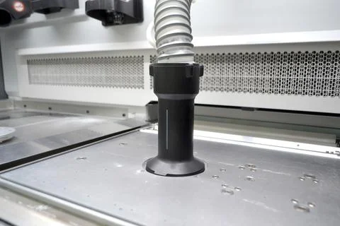 Process of pouring polyamide powder through hose into working chamber 3d printer Foto stock
