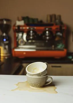 Process of preparing cappuccino on the cafe Stock-Fotos