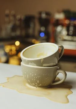Process of preparing cappuccino on the cafe Stock-Fotos