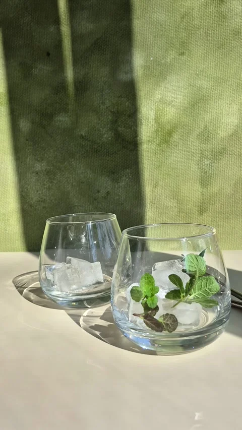 The process of preparing cold lemonade Stock Footage 304793180