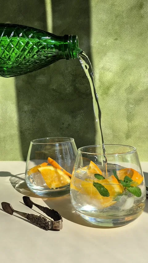 The process of preparing cold lemonade Stock Footage 304793469