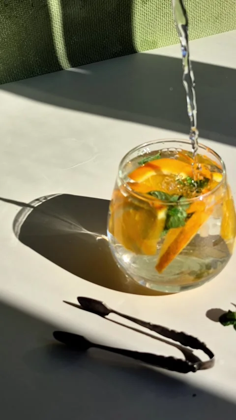 The process of preparing cold lemonade Stock Footage 304793691