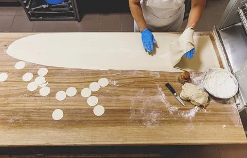 The process of preparing food from dough in the kitchen Stockfoto's