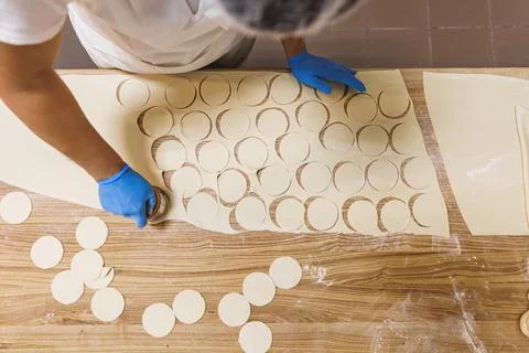 The process of preparing food from dough in the kitchen Stockfoto's