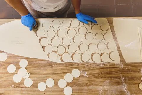 The process of preparing food from dough in the kitchen Stockfoto's