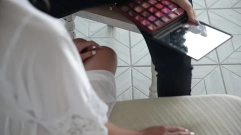 The process of preparing for the procedure make-up 库存影片 134942403