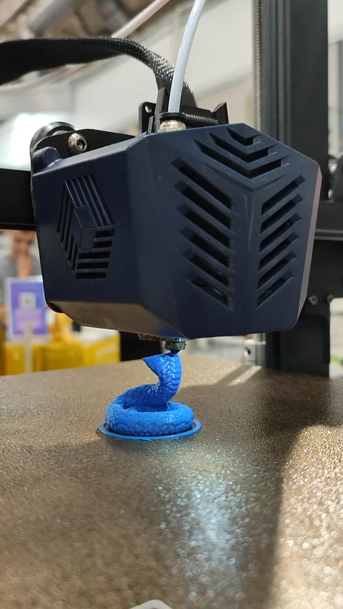 Process printing 3D printer 3D printer printing object molten plastic Vertical Video stock 296919506