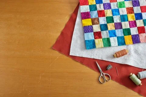 Process of quilt sandwich assembling, sewing accessories Fotos de archivo