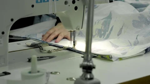 Process of quilting on patchwork blanket close up sewing machine hands 動画素材 85285333