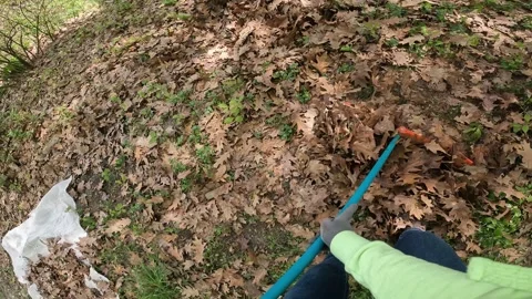 The process of raking fallen leaves with a rake 스톡 동영상 335368469