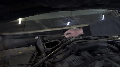 The process of removing a car windshield Stock Footage 303338077