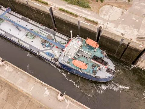 The process of repairing huge rusty ship in river docks Foto stock