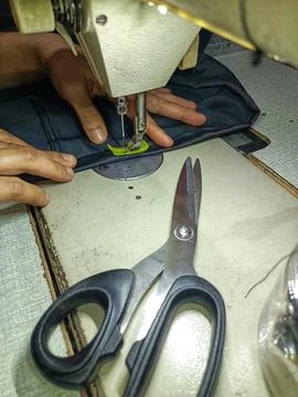 The process of sewing clothes. Foto stock