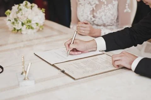 The process of signing the most important document in your life 7771. Foto stock
