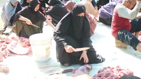 The process of slicing the meat of the Eid al-Adha sacrifice Stock Footage 280216026
