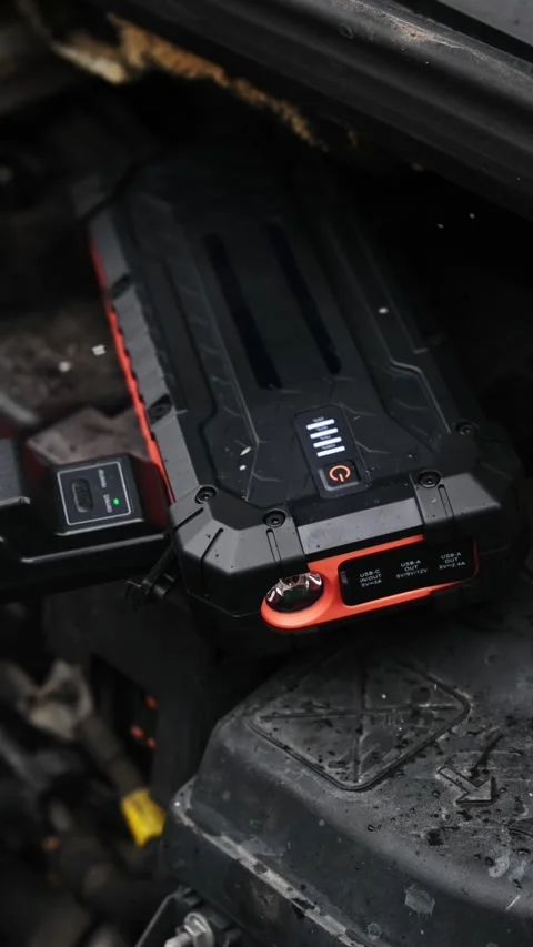 Process Of Starting The Engine With Connecting Portable Jump Starter Battery Video stock 329133886