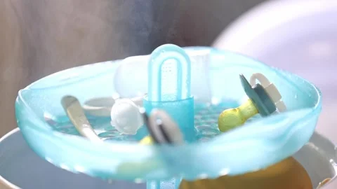 Process of steam sterilizer for baby pacifiers, bottles and other accessories 库存影片 261744747