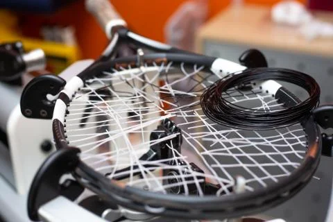 Process of stringing a tennis racket in a tennis shop, sport and leisure concept 库存照片