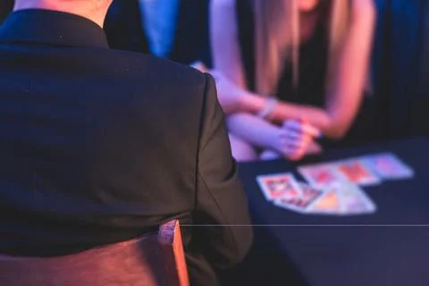 Process of tarot card reading and future fate prediction, fortune teller medi Foto stock