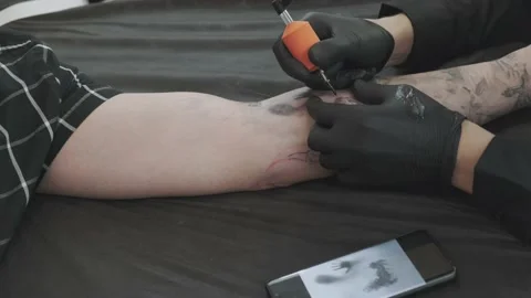 The process of tattooing 库存影片 138428696