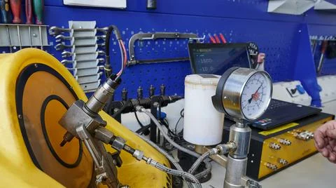 Process of testing a diesel common rail injector on a ZECA aspirdiesel at high Stock Photos