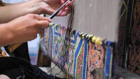 The process of traditional, hand-made carpet Vidéo 259376069
