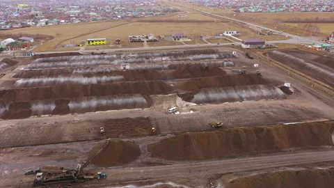 The process of unloading sugar beets. Heap of licorice. The movement of trucks Video stock 168925751