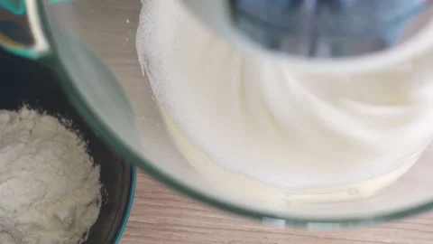 The process of whipping protein in a food processor for baking Vidéo 132086989