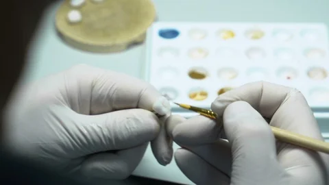 Processing and correction of the dental crown. laboratory Vidéo 117570992