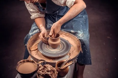 Processing clay ware and making dishes, process. Ceramics of handwork and clay Stock-Fotos