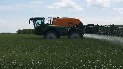 Processing of fields with fertilizers Видео 199545359