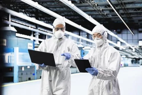 Processing silicon wafer, automation and engineering team 写真素材