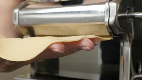 Processing of wheat dough with pasta machine Video stock 77693301