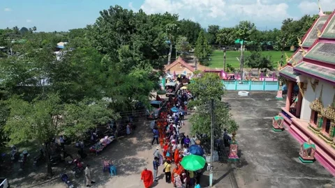 The procession of the monks walking for alms. 動画素材 290822152