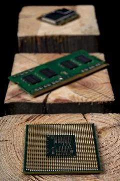 Processor and RAM memory from a personal computer stacked on raw wood. Access 스톡 사진