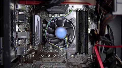 The processor cooler on the motherboard is spinning. CPU cooling system on pc Stockfoto's