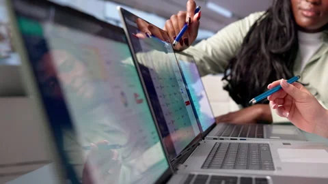 Procurement Manager And Analyst Discuss Software Solutions Vídeo Stock 342980886