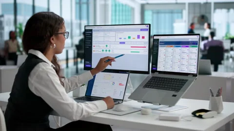 Procurement Manager Reviews Supplier Contracts Using Software Vidéo 344716760
