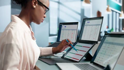Procurement Manager Reviews Vendor Data Vidéo 344720610