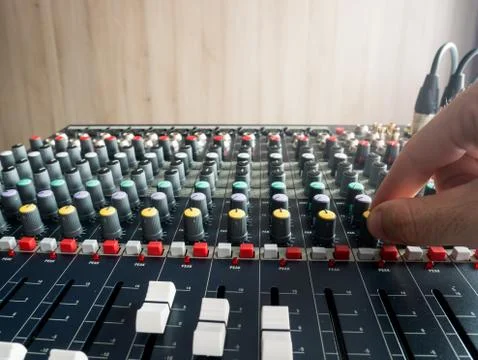 Producing music in studio 库存照片