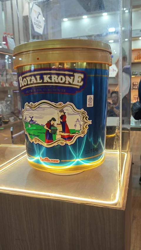 Product display Stock Footage 324595489